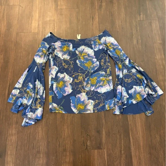 FREE PEOPLE BELL SLEEVES TOP - Picture 3 of 8